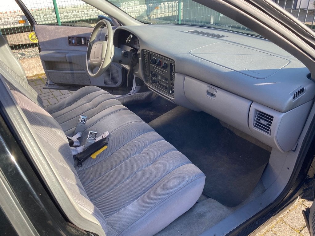 Lijkwagen, Automaat, 8 cilinders, ABS, Zwart
