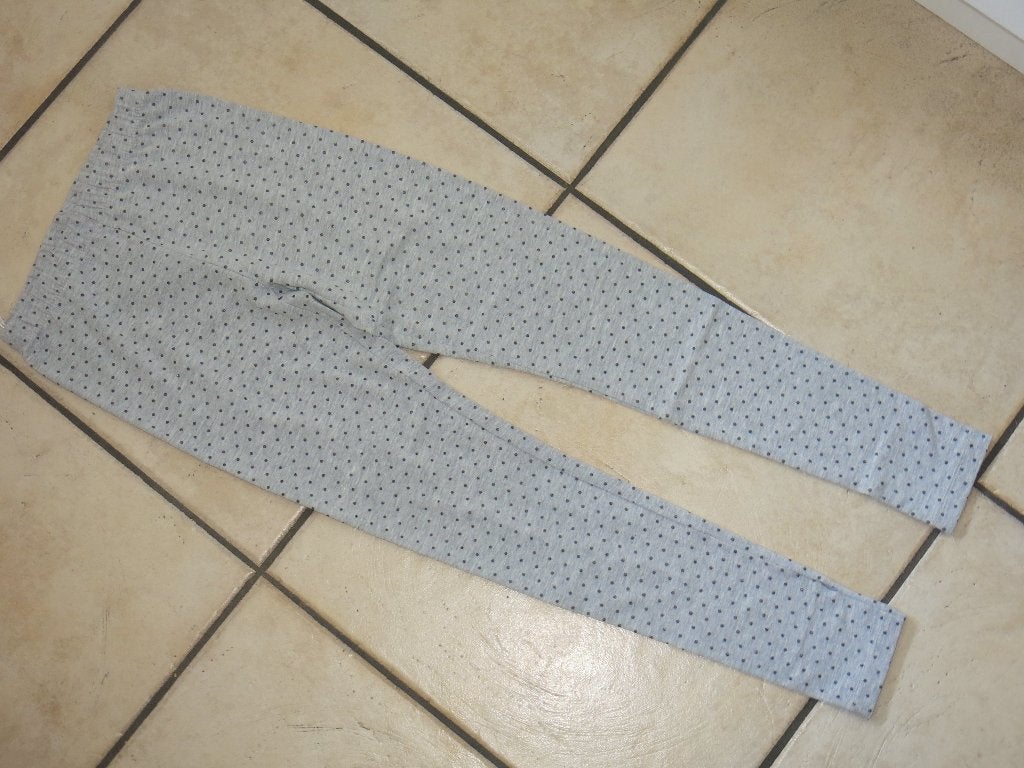 Een grijze legging met stipjes, maat 146-152, NIEUW, Kinderen en Baby's, Kinderkleding | Maat 146, Ophalen, Nieuw, Meisje, Broek