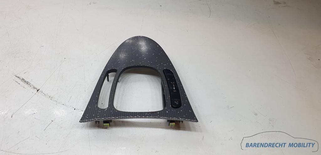 Middenconsole W209 CLK Mercedes pook afdekkap A2032674810 di, Auto-onderdelen, Gebruikt, Mercedes-Benz AG, Mercedes-Benz, Mercedesstrasse 120
70372  Stuttgart, DE