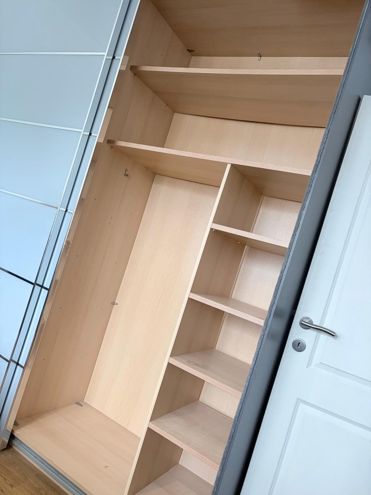 Grijze hoogglans Kleerkast met schuifdeuren., Huis en Inrichting, Kasten | Stellingkasten, Ophalen