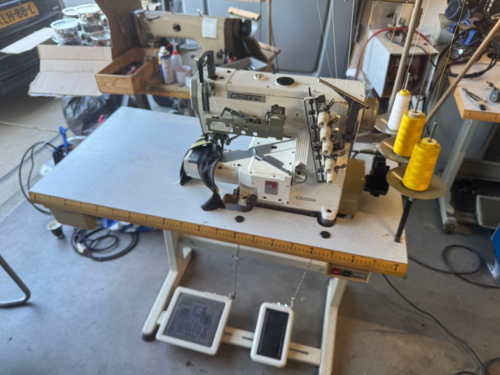 Industriele naaimachine coverlock onderdek bovendek 220v, Hobby en Vrije tijd, Ophalen of Verzenden, Zo goed als nieuw, Naaimachine