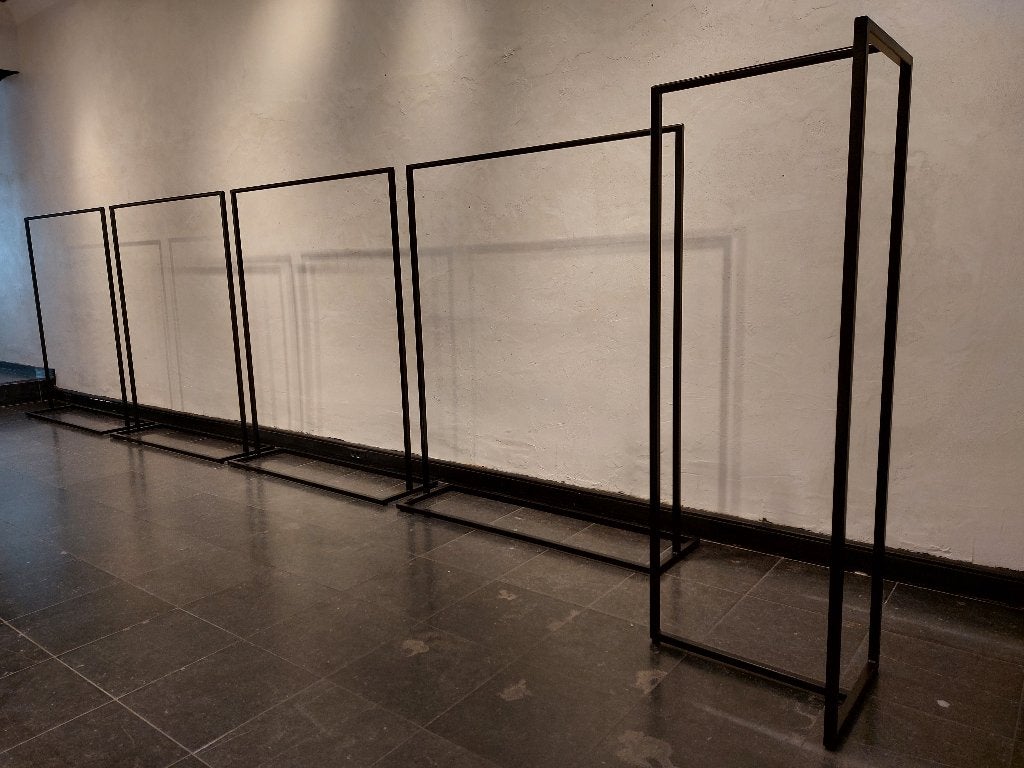 Premium custom made kledingrek zwart staal - H 165cm B 140cm, Articles professionnels, Stock & Retail | Franchise, Revente & Distribution