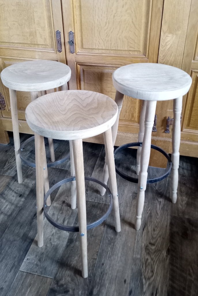 Tabourets de bar en bois en très bon état, solides, Maison & Meubles, Tabourets de bar, 3 tabourets, Comme neuf, Enlèvement, Bois