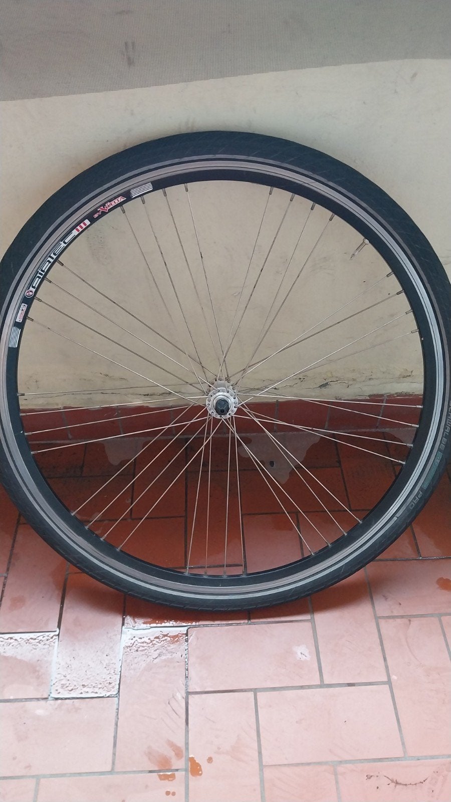 Wiel 28 inch met band, Fietsen en Brommers, Gebruikt, Aluminium, Stadsfiets, Ophalen