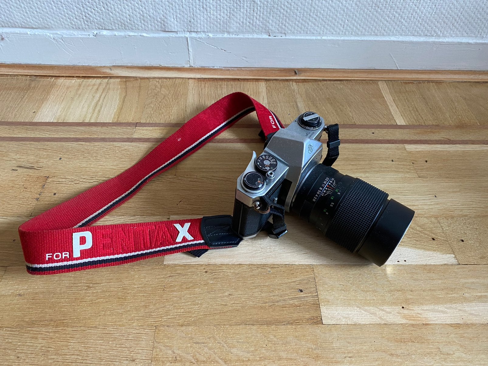 Asahi pentax spotmatic sp et objectif yashikor 135mm, TV, Hi-fi & Vidéo, Enlèvement ou Envoi