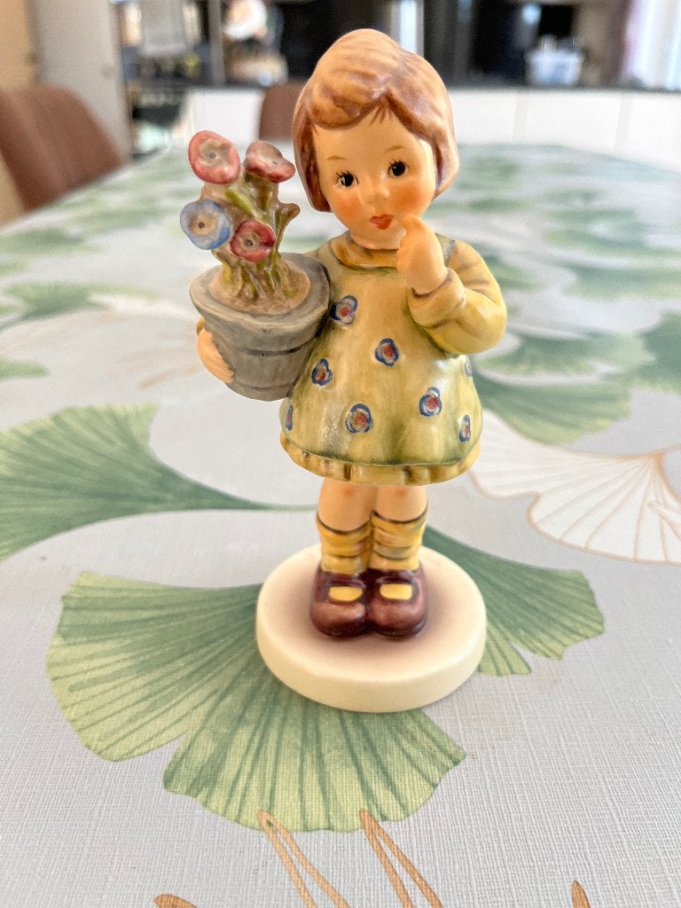 Hummel beeld 15 cm hoog, Verzamelen, Beelden en Beeldjes, Ophalen of Verzenden, Hummel