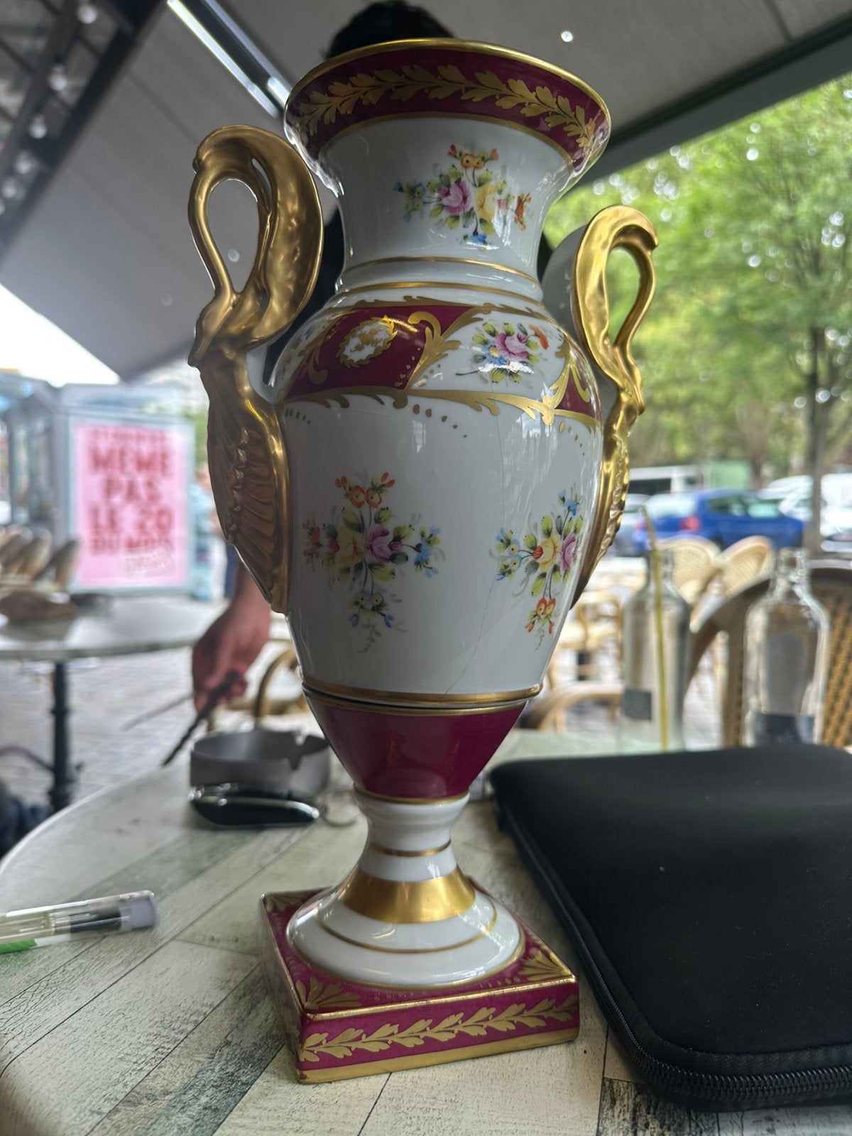 Porcelaine limoge vase, Enlèvement