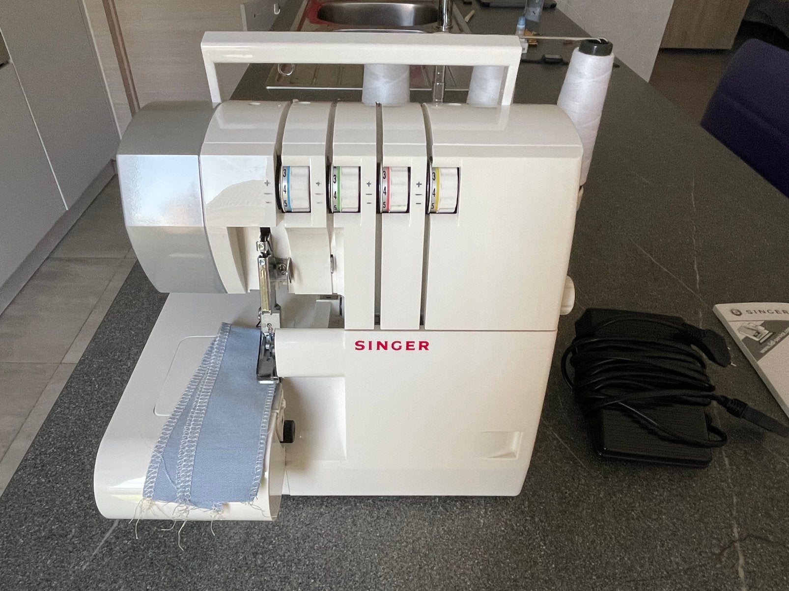 Overlock singer 14SH754, Ophalen, Zo goed als nieuw, Lockmachine, Singer