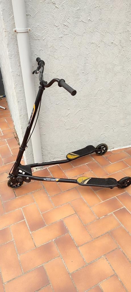 Trotinette Y Fliker, Enlèvement