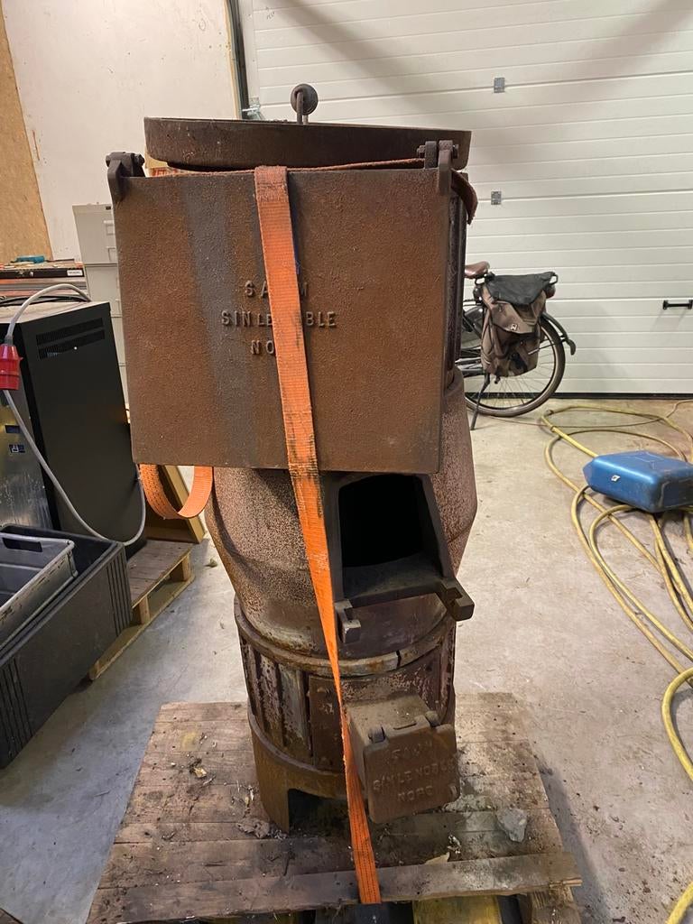 Oude industrieele kachel, Enlèvement, Poêle à bois