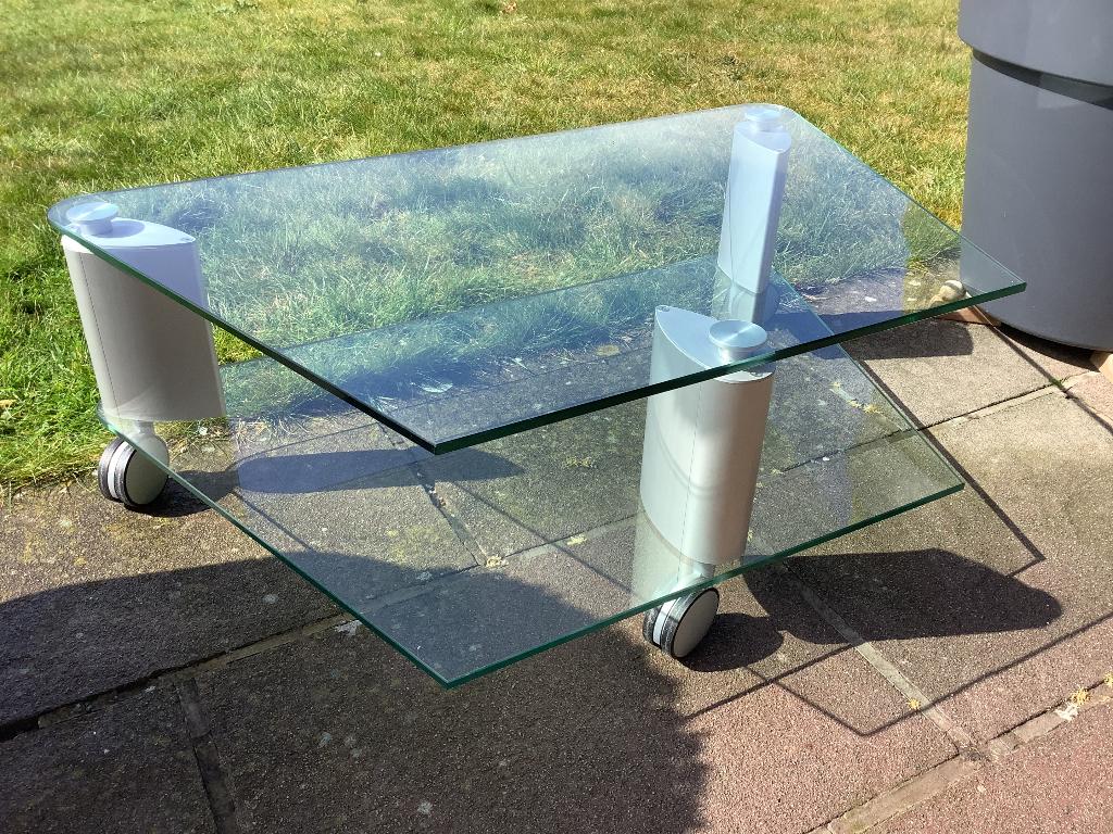 TV rol tafel in glas ( Design)., Huis en Inrichting, Kasten |Televisiemeubels, Ophalen, Zo goed als nieuw, Glas, Design