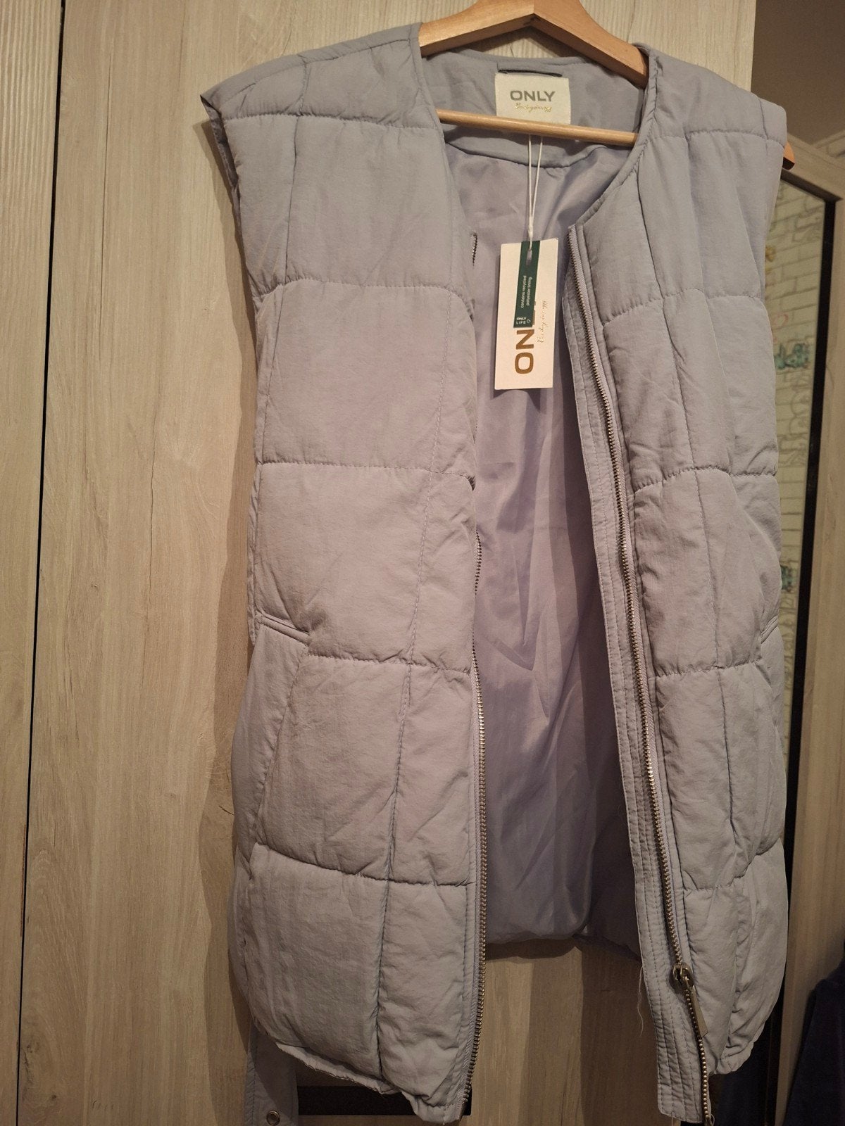 ONLY gewatteerde bodywarmer met riem .nieuwe, Vêtements | Femmes, Blousons sans Manches, Enlèvement ou Envoi, Taille 42/44 (L)