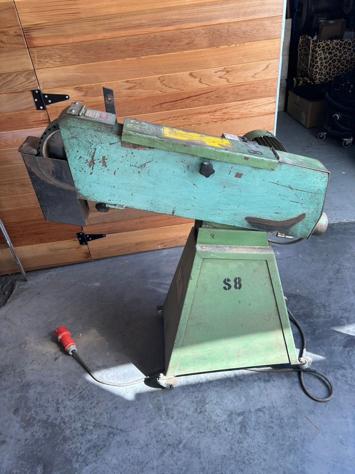 Industriele schuurmachine, Ophalen, Zo goed als nieuw, Bandschuurmachine