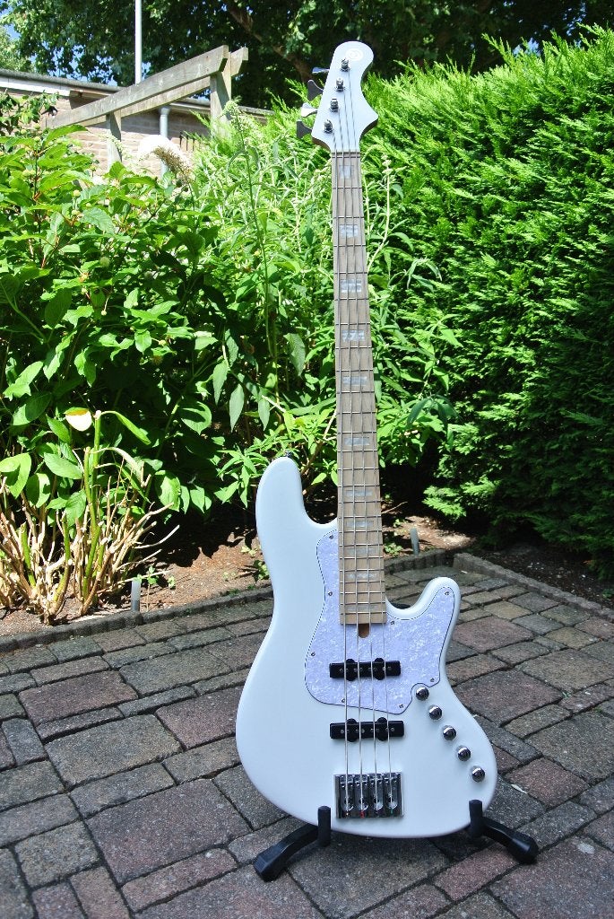Cort Elrick NJS4 White MN basgitaar, Musique & Instruments, Instruments à corde | Guitares | Basses, Enlèvement, Comme neuf, Électrique