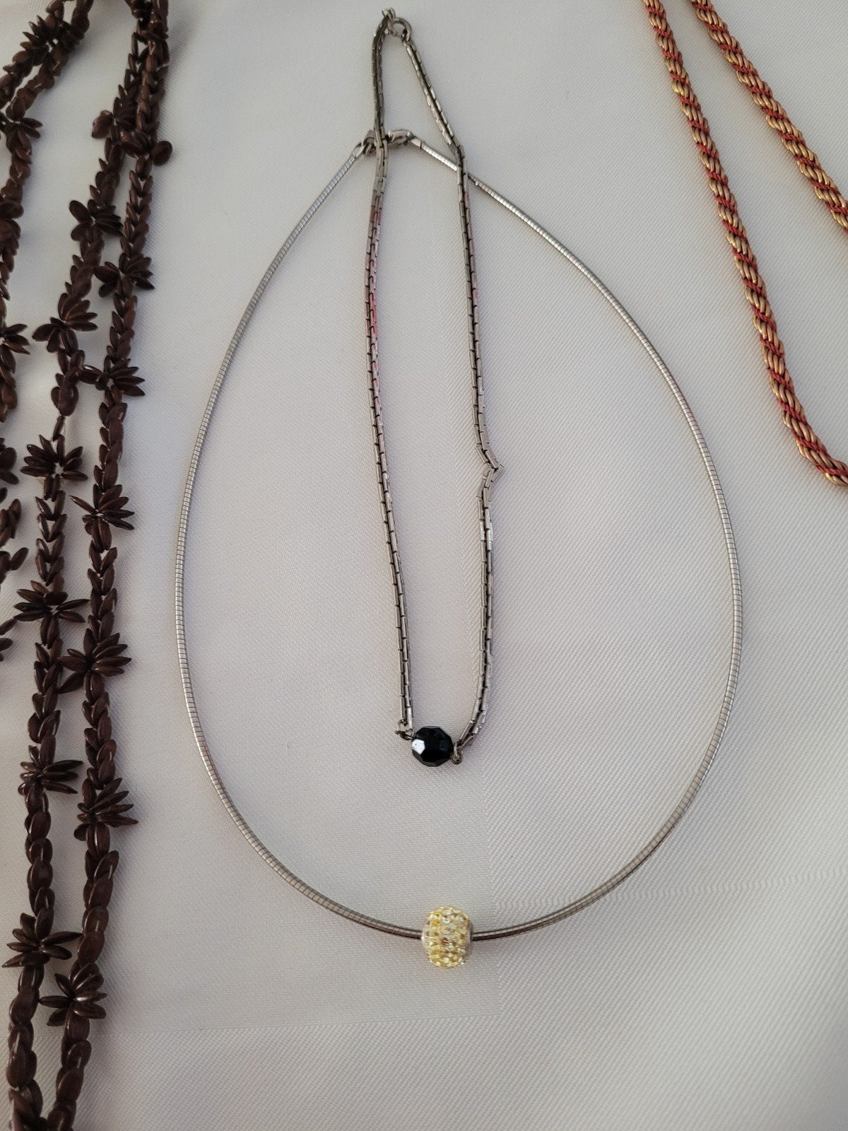 35 bijoux a vendre intact un peut de tout, Bijoux, Sacs & Beauté, Colliers, Avec pendentif, Enlèvement ou Envoi, Comme neuf, Autres matériaux