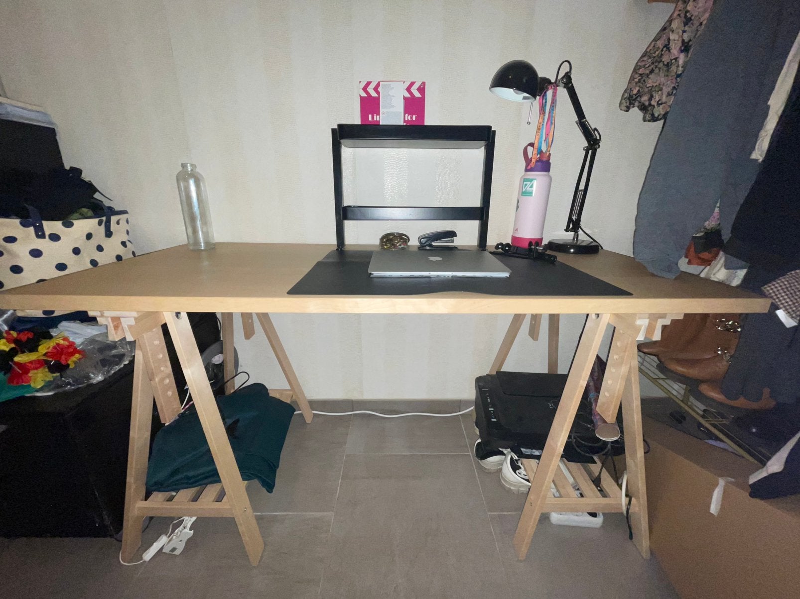 Bureau IKEA avec pieds à tréteaux, Comme neuf, Enlèvement, IKEA, 140 cm