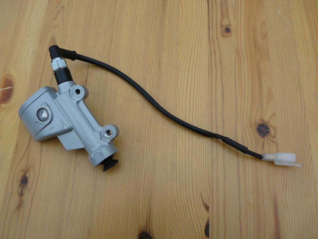 Achterrempomp rempomp Sherco 50, Fietsen en Brommers, Ophalen, Zo goed als nieuw, Frame, Sherco