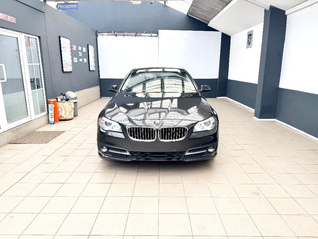 BMW 518 dA Berline 02/2015 "148.000Km" Carnet BMW Euro 6b, Autos, Cuir, Argent ou Gris, 110 g/km, Carnet d'entretien