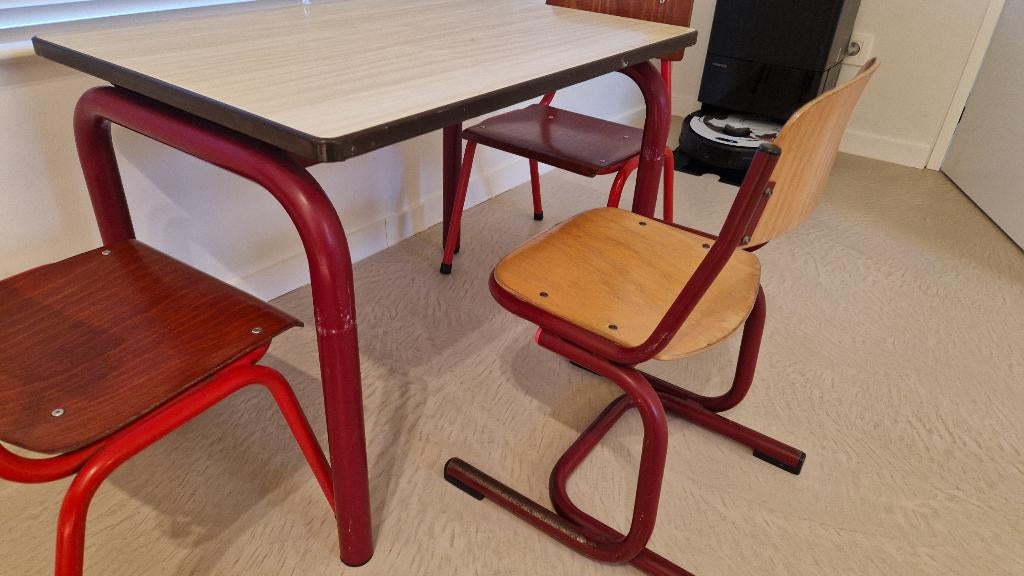 Kleutertafel, Ophalen, Zo goed als nieuw, Tafel(s) en Stoel(en)