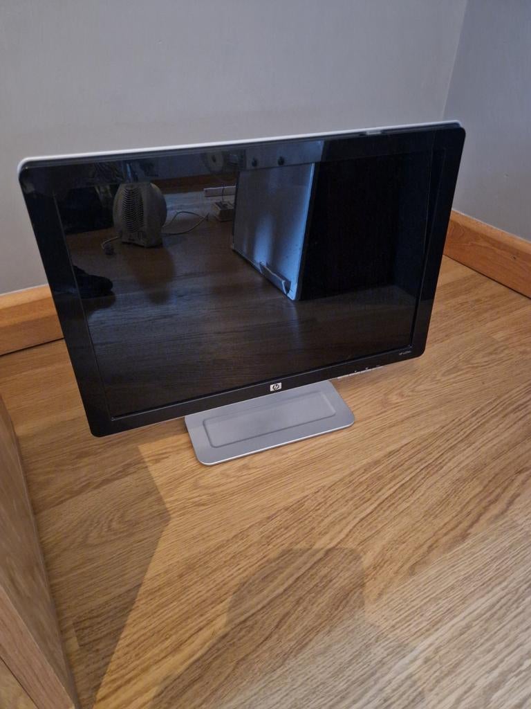 Ecran pc hp w2216v