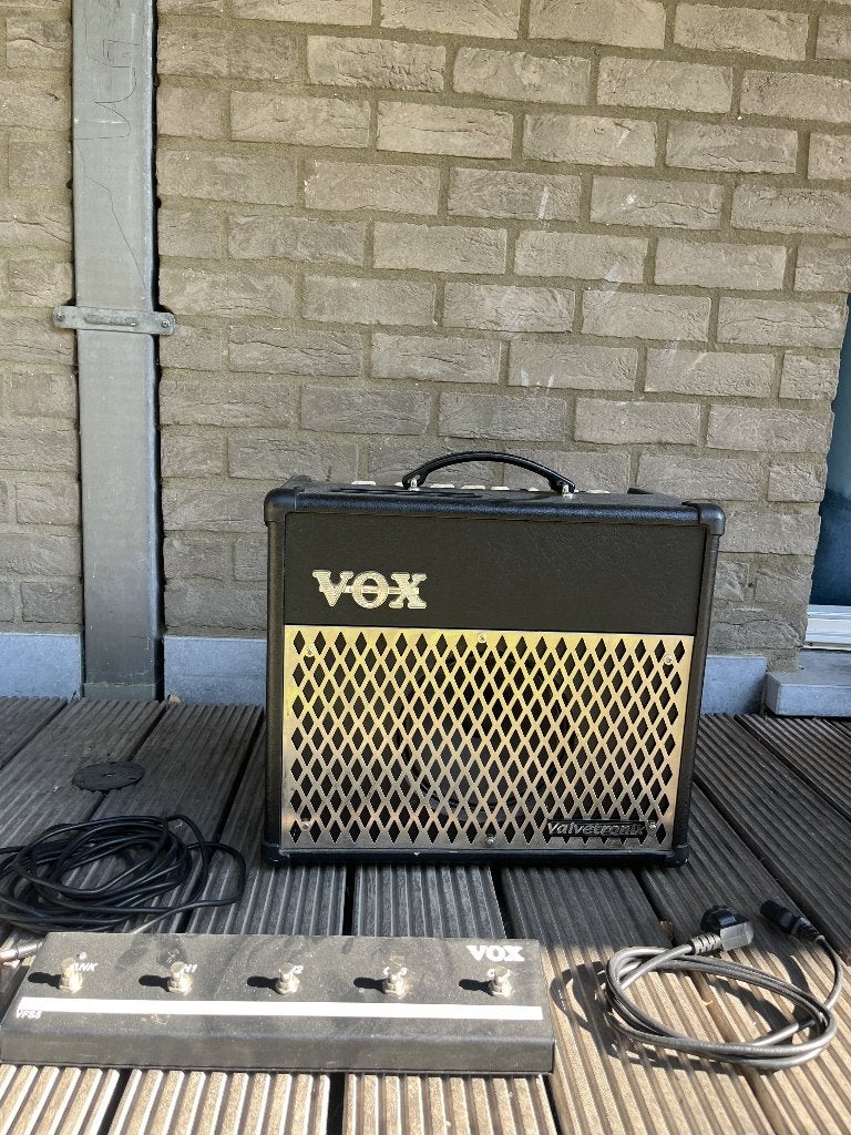 VOX VT15 + Footswitch, Muziek en Instrumenten, Ophalen, Gebruikt, Gitaar, Minder dan 50 watt