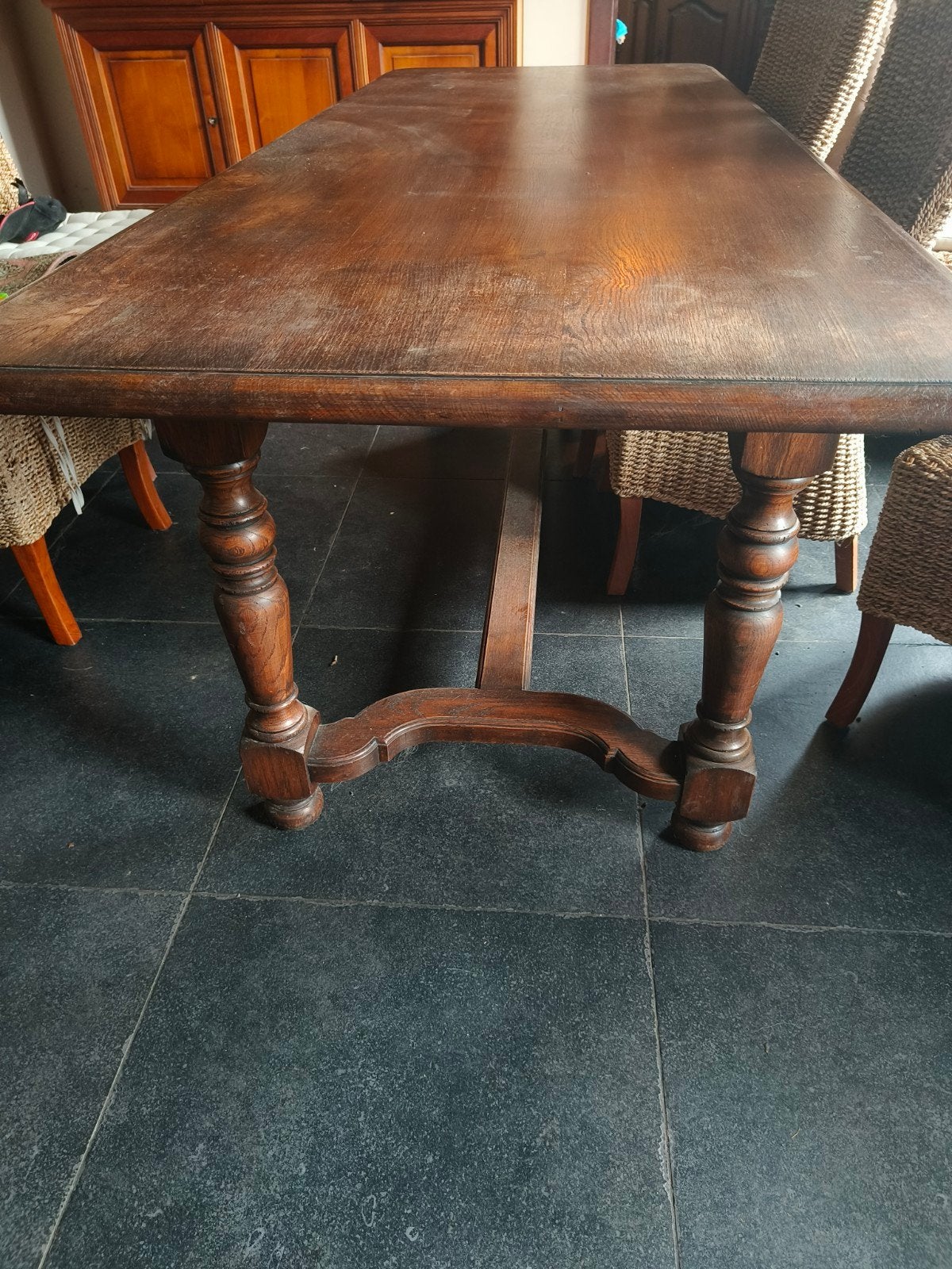 Klassieke, massieve eettafel, Enlèvement