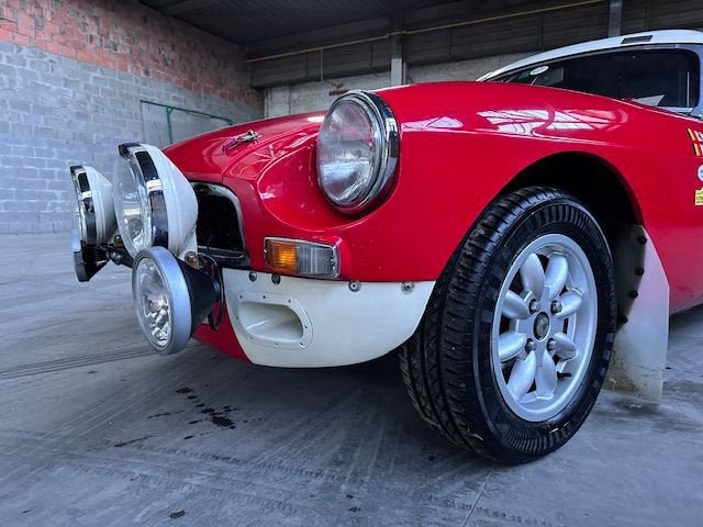 MG B - V8 - voiture de rallye - 1975 - bien équipée, Autos, Rouge, Achat, Boîte manuelle, 2 portes