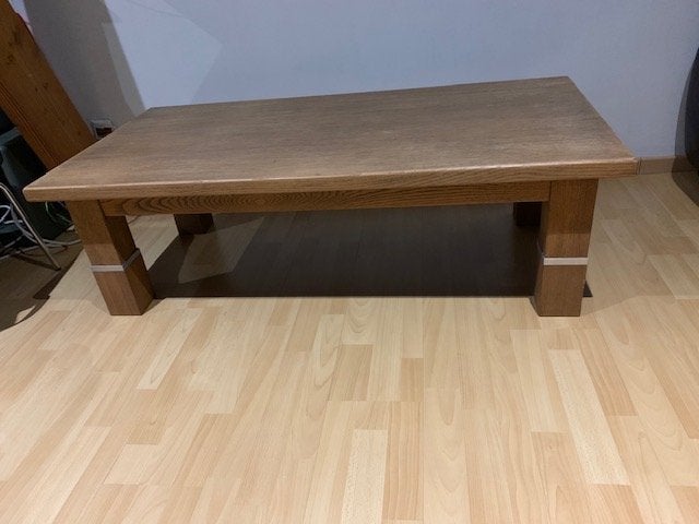 Zware modern landelijke eiken salontafel met aluminium bies, Ophalen, Gebruikt, 100 tot 150 cm, 50 tot 100 cm