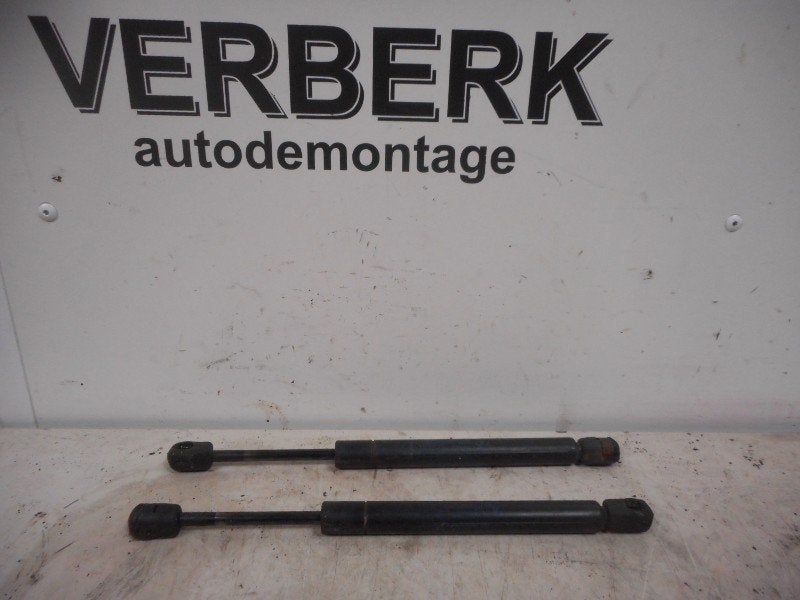VERIN A GAZ ENSEMBLE ARRIÈRE BMW 3 serie (E36 / 2), Utilisé, BMW, Petuelring 130
80809  München, DE, Bayerische Motoren Werke AG