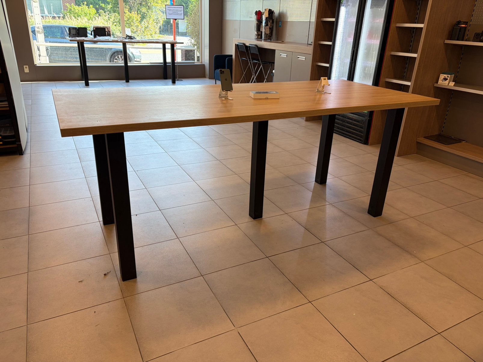 Geperste houten tafel (winkel/atalier/werkplaats), Ophalen, Zo goed als nieuw