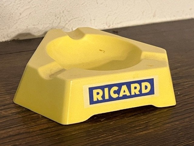 Cendrier Ricard en plastique, Enlèvement