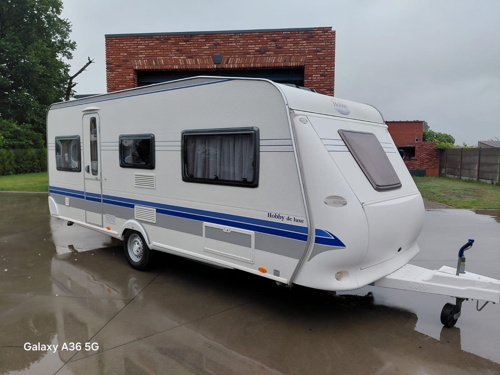 Mooie caravan Hobby Deluxe - 4 slaapplaatsen- 2009, Caravans en Kamperen, Bedrijf, Oven, Hobby