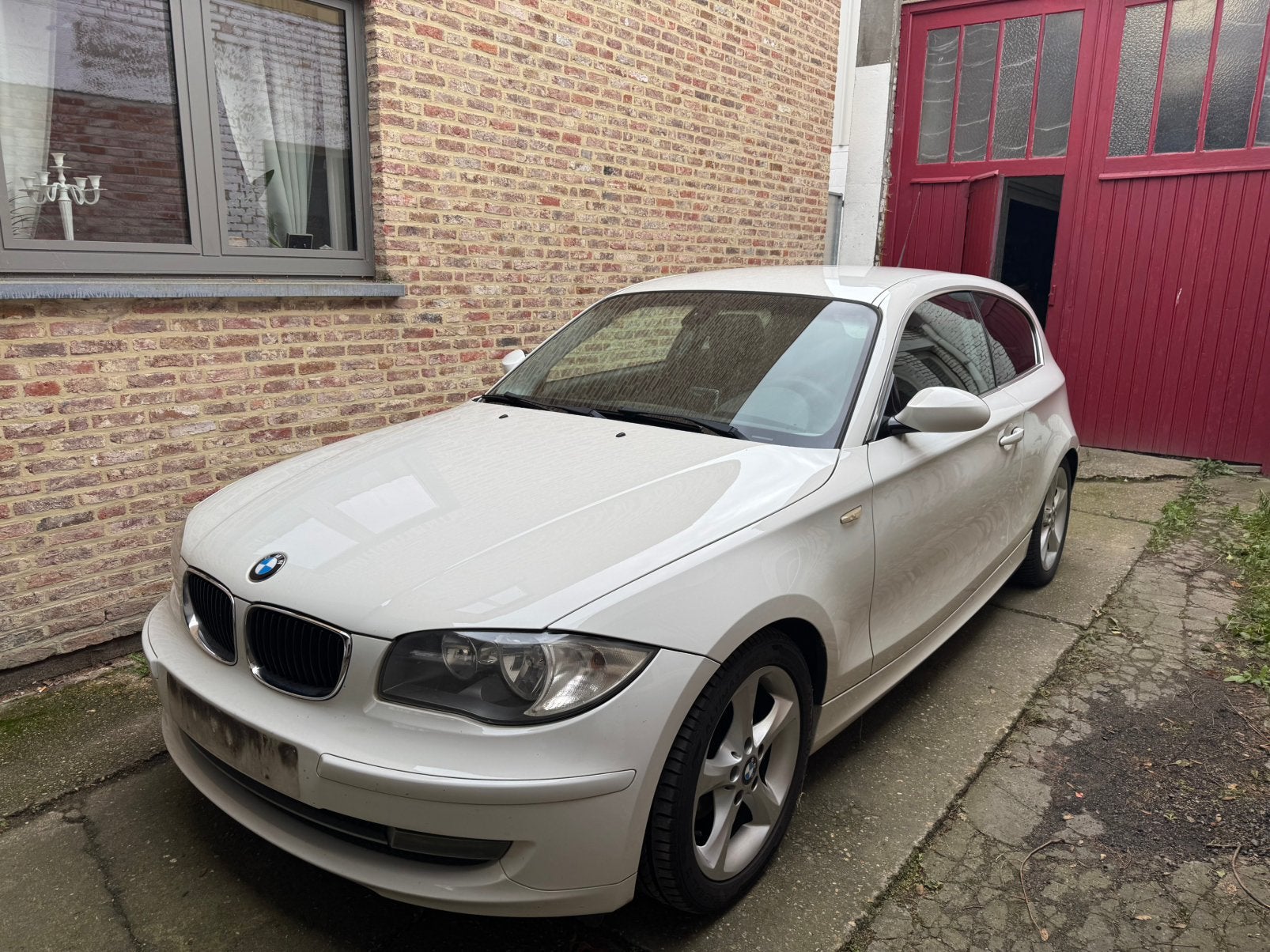 Bmw 118 d bj 2007 km 257.800 rijdt super wordt gekeurd, Auto's, Voorwielaandrijving, Zwart, Wit, Bedrijf