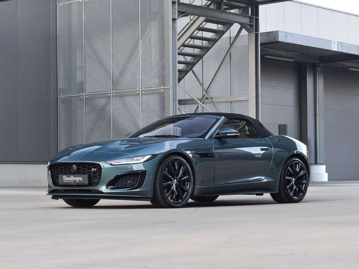 Jaguar F-Type 5.0 V8 R Cabriolet AWD P575 / Giola Green / Bl, Auto's, Automaat, Cabriolet, Leder, 2 zetels