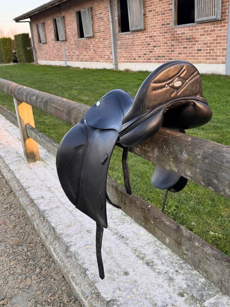 Selle de dressage Prestige Philosophy à vendre 17 pouces, Animaux & Accessoires, Chevaux & Poneys | Selles, Enlèvement ou Envoi