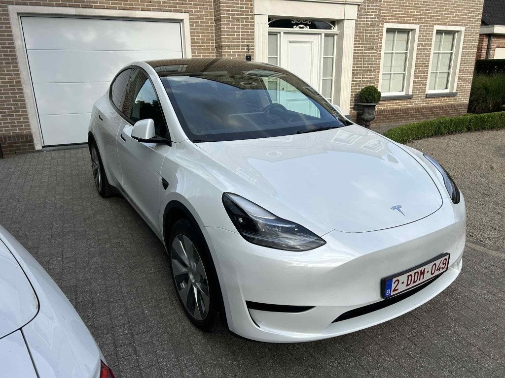 Tesla y 430 km, Cuir, Achat, Système audio, Noir