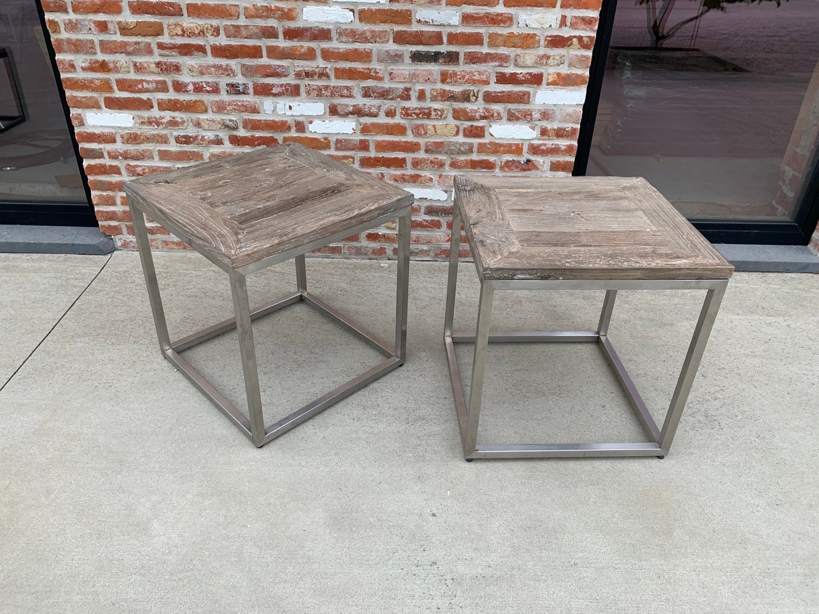 Set van 2 industriële bijzettafeltjes/ tafeltjes, Vierkant, Zo goed als nieuw, Hout, Ophalen