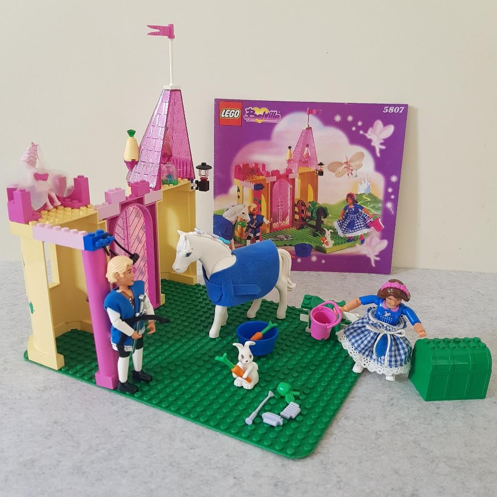 Lego Belville 5807 De koninklijke stal, Kinderen en Baby's, Speelgoed | Duplo en Lego, Ophalen of Verzenden, Grondplaat, Lego