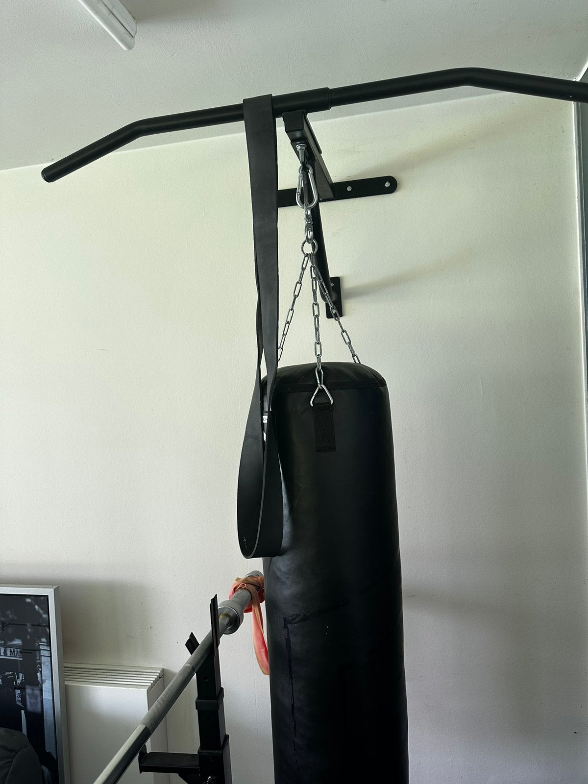 Optrekstang Met Bokszak Houder  - Pull Up Bar Wand Optrek..., Enlèvement, Comme neuf, Sac de boxe