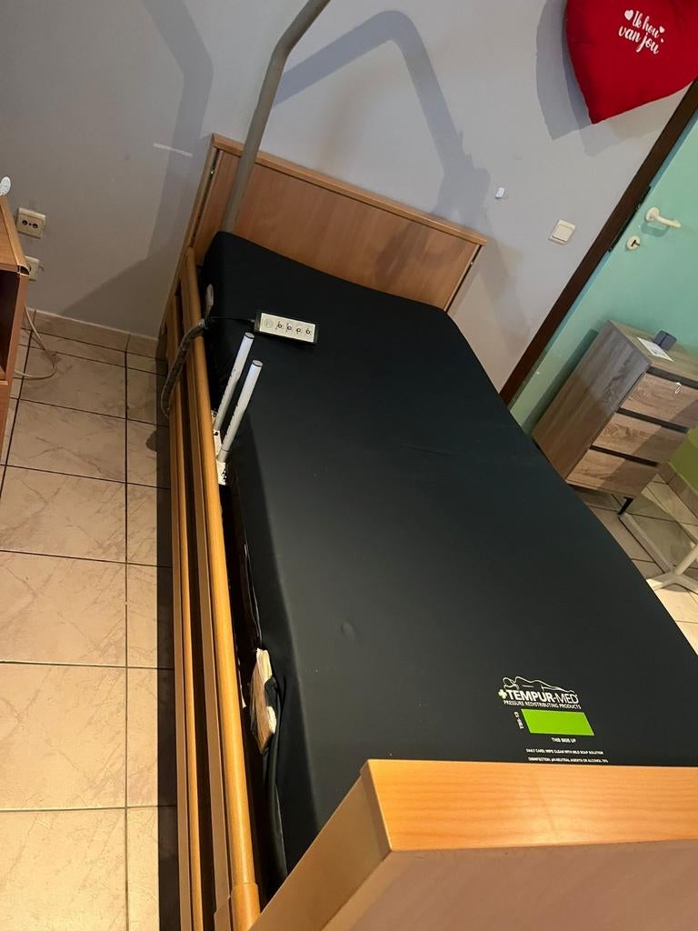 Ziekenhuisbed - elektrisch verstelbaar, Huis en Inrichting, Slaapkamer | Bedden, Ophalen, Verstelbaar, 90 cm, Beige