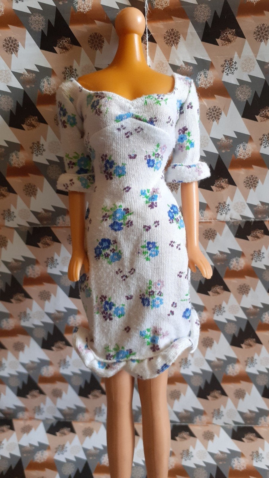 robe pour poupée mannequin barbie jersey volant pt fleur, Enlèvement ou Envoi, Utilisé, Vêtements