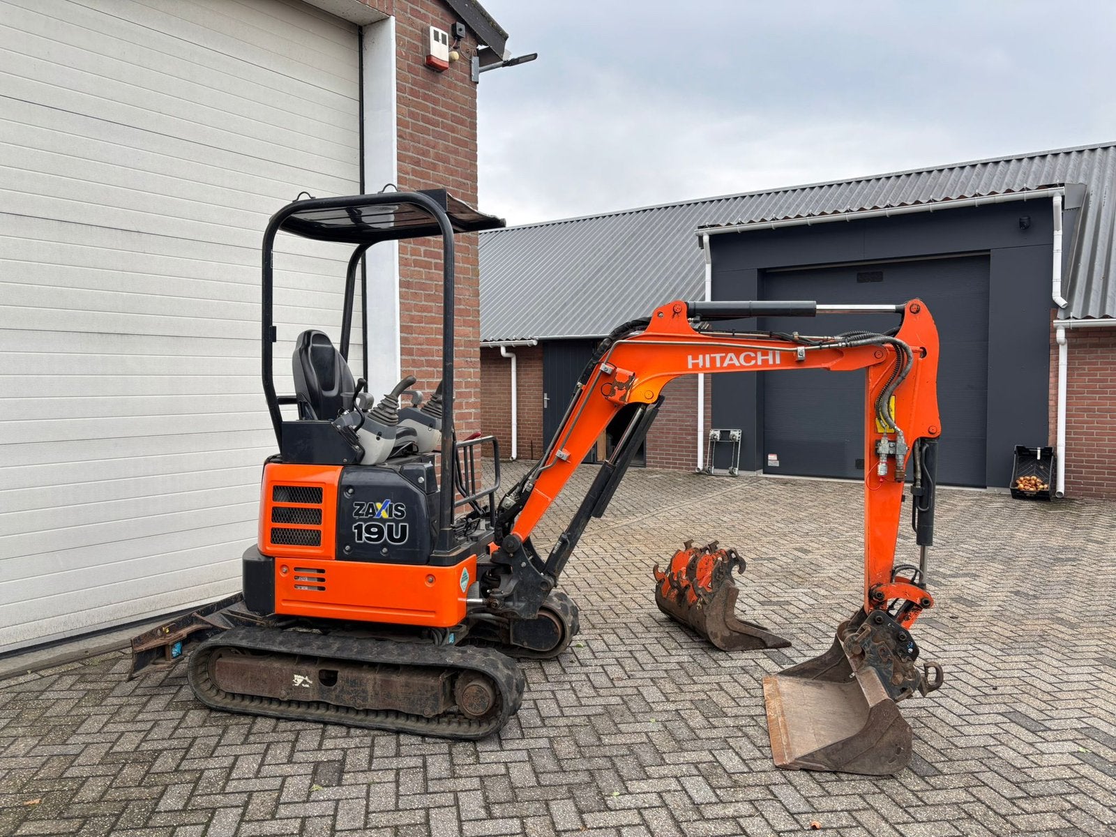 Hitachi ZX19U-5A Minigraver Graafmachine, Ophalen