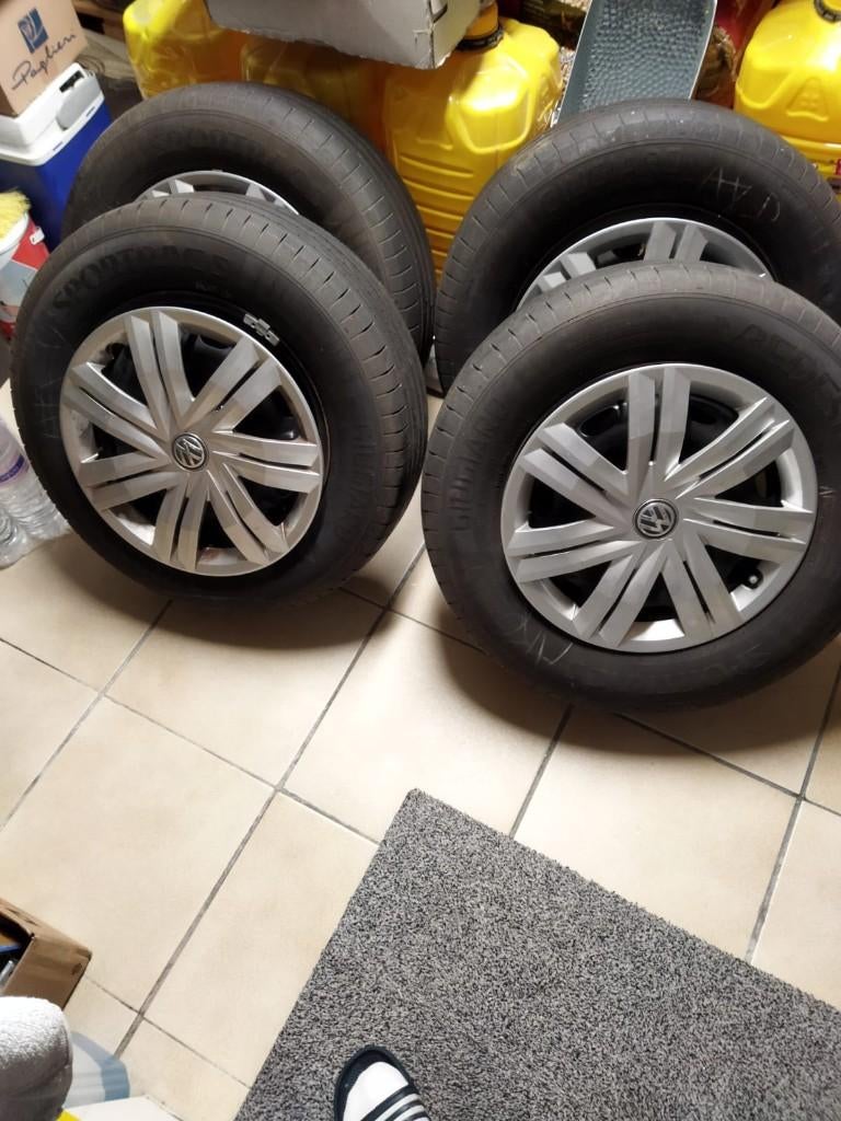 Pneus enjoliveurs polo, Autos : Pièces & Accessoires, Pneus & Jantes, Enlèvement, Pneu(s)