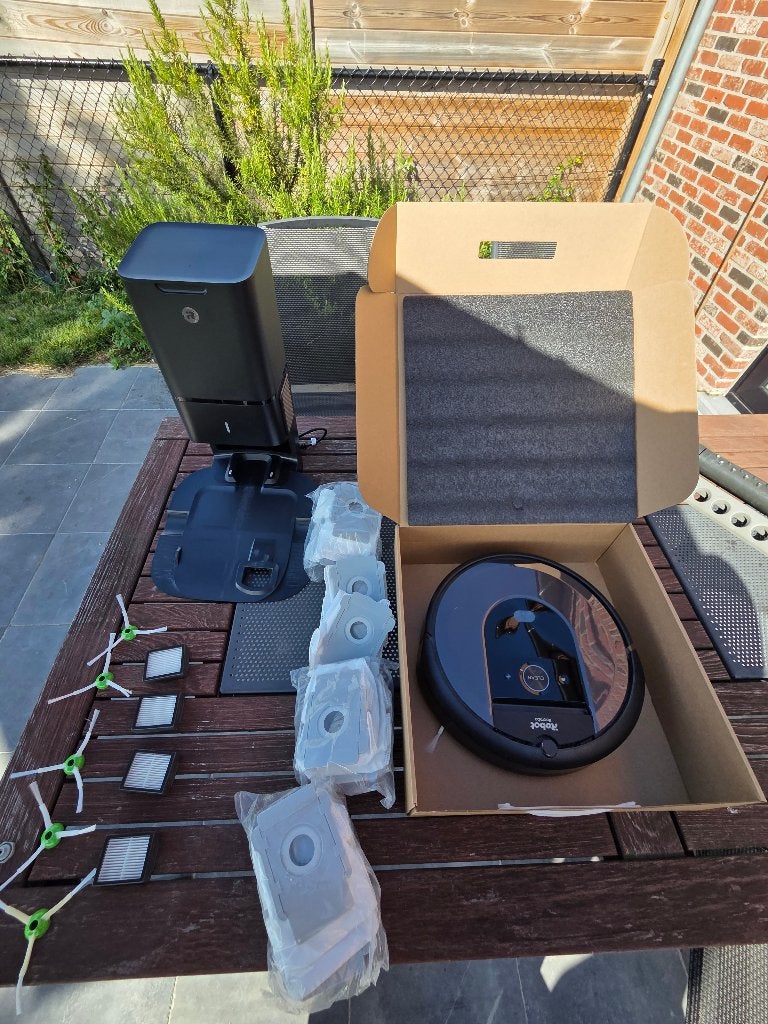 iRobot Roomba i7+ avec Clean Base et de nombreux accessoires, Convient aux sols durs, IRobot, Sac à poussière, Enlèvement