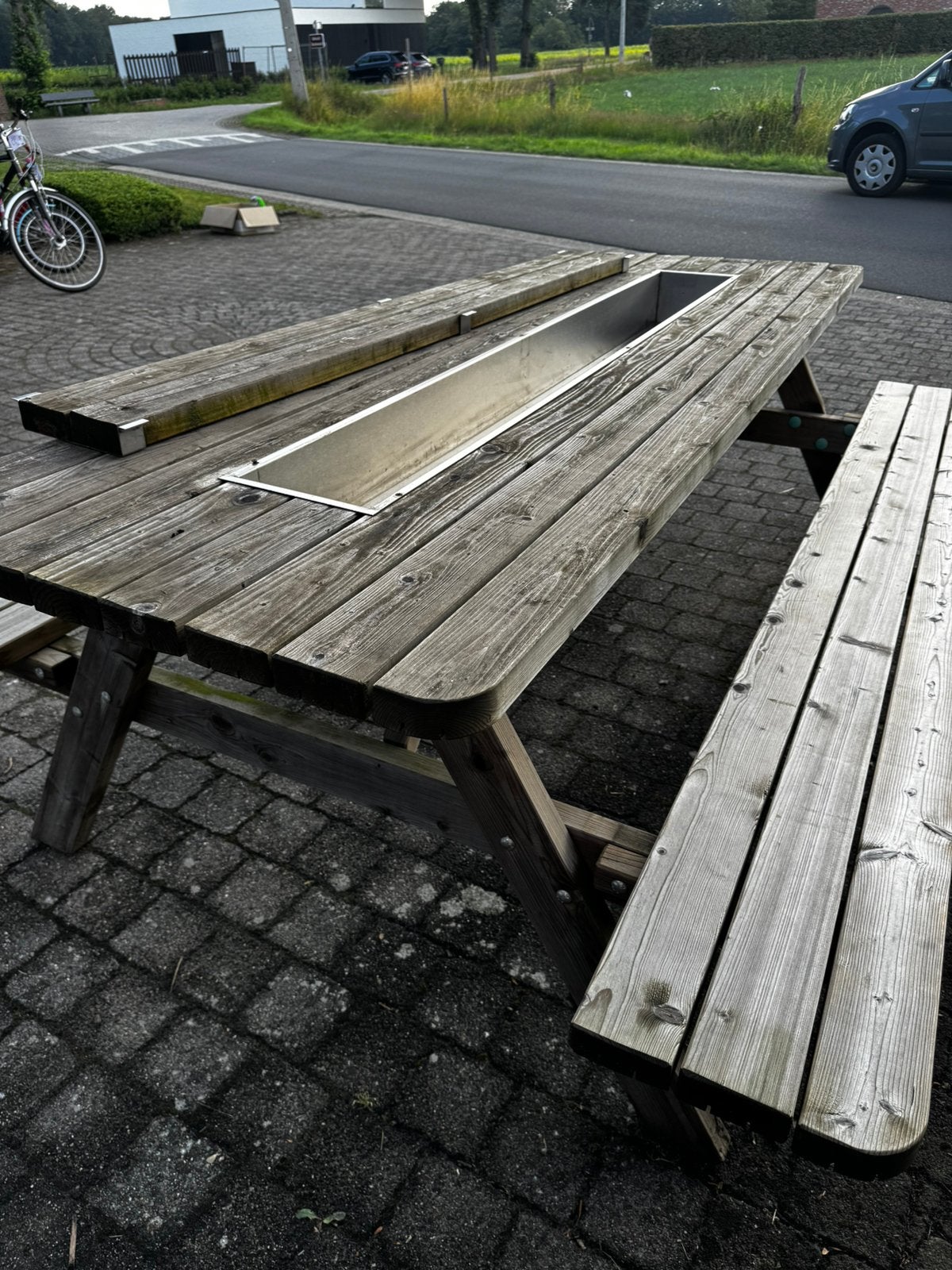 Picknicktafel 2m40 lang met mogelijkheid ijs/drankbak, Tuin en Terras, Ophalen, Gebruikt, Rechthoekig, Hout