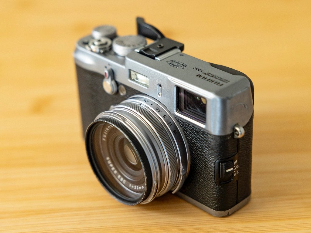 Fujifilm FinePix X100 working + accessories, Ophalen, Gebruikt, Accu, 12 megapixels