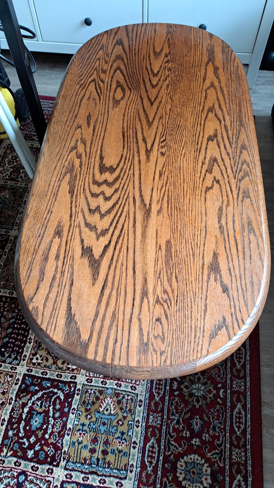 Eiken salontafel, Enlèvement