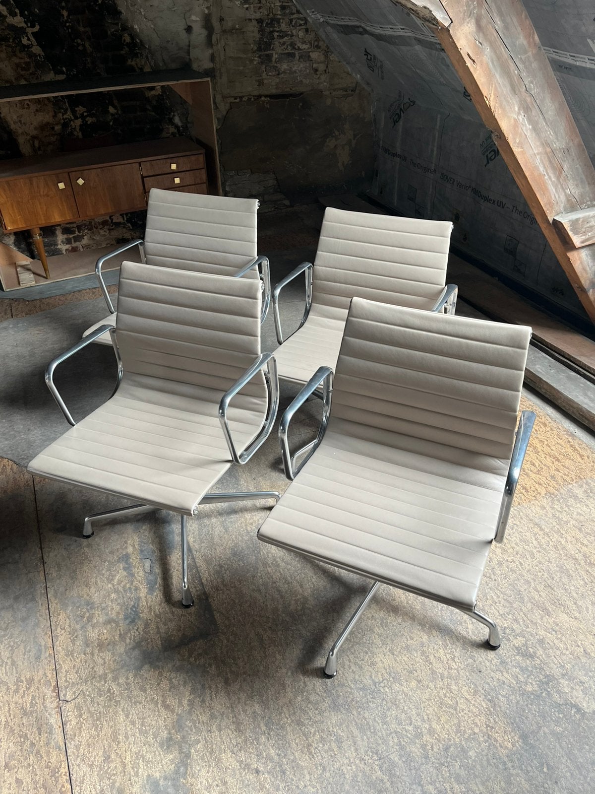 Vitra Eames EA108 Leder 'Sand' - Chroom, Ophalen, Gebruikt, Overige kleuren, Vier