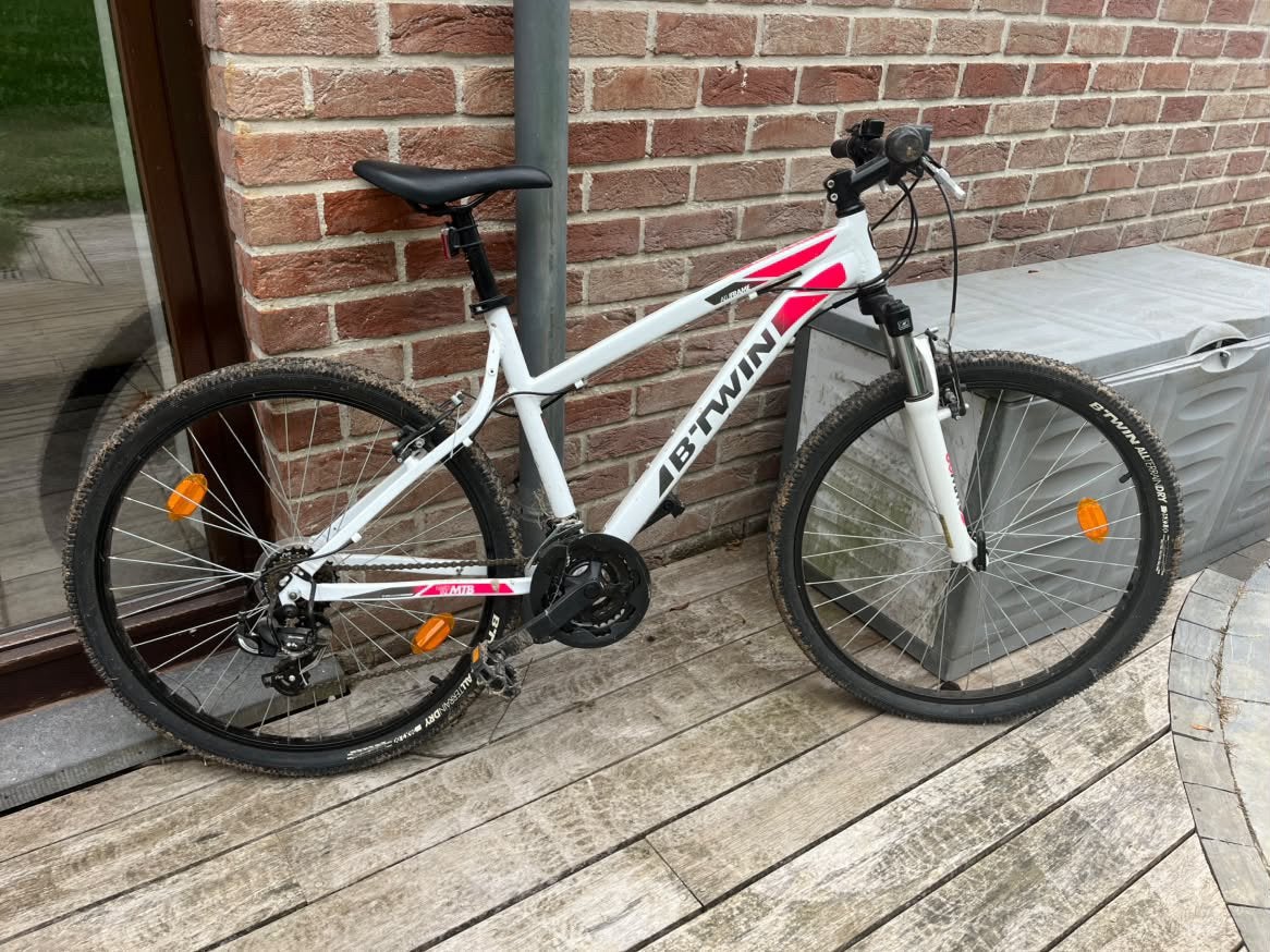 VTT B’TWIN presque jamais utilisé, Vélos & Vélomoteurs, Enlèvement, Comme neuf