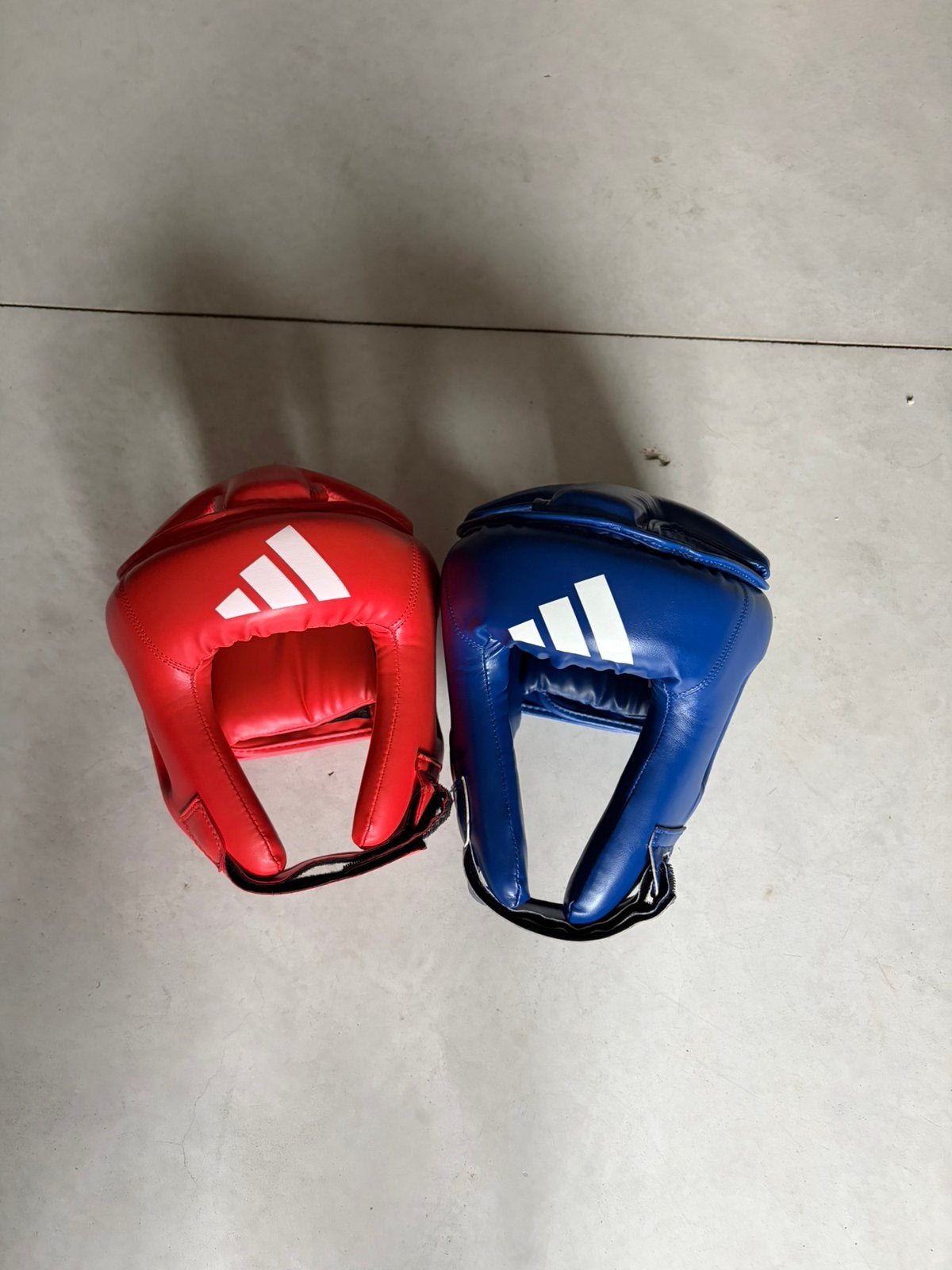 2 bokshelmen adidas match approved, Sport en Fitness, Vechtsporten en Zelfverdediging, Ophalen of Verzenden, Zo goed als nieuw